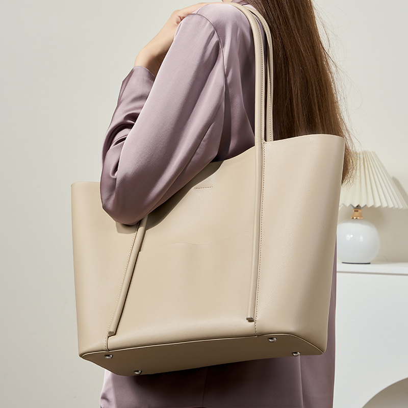THE ESSENTIAL MINIMALIST TOTE detail image 5