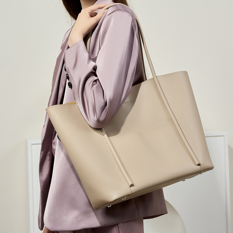 THE ESSENTIAL MINIMALIST TOTE detail image 6