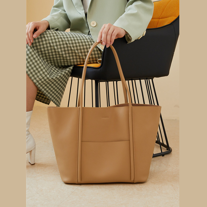 THE ESSENTIAL MINIMALIST TOTE detail image 7