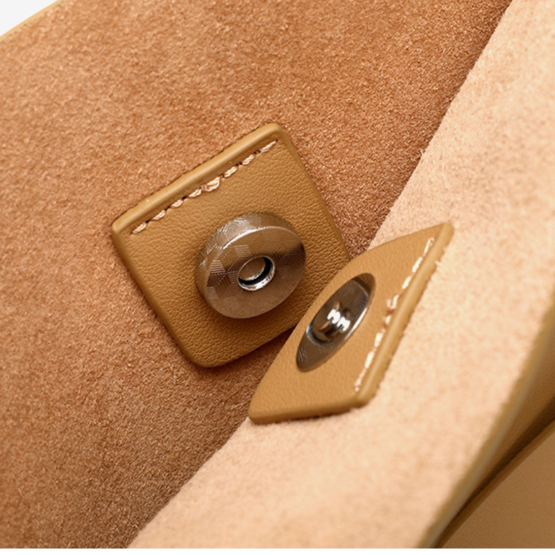 THE ESSENTIAL MINIMALIST TOTE detail image 8