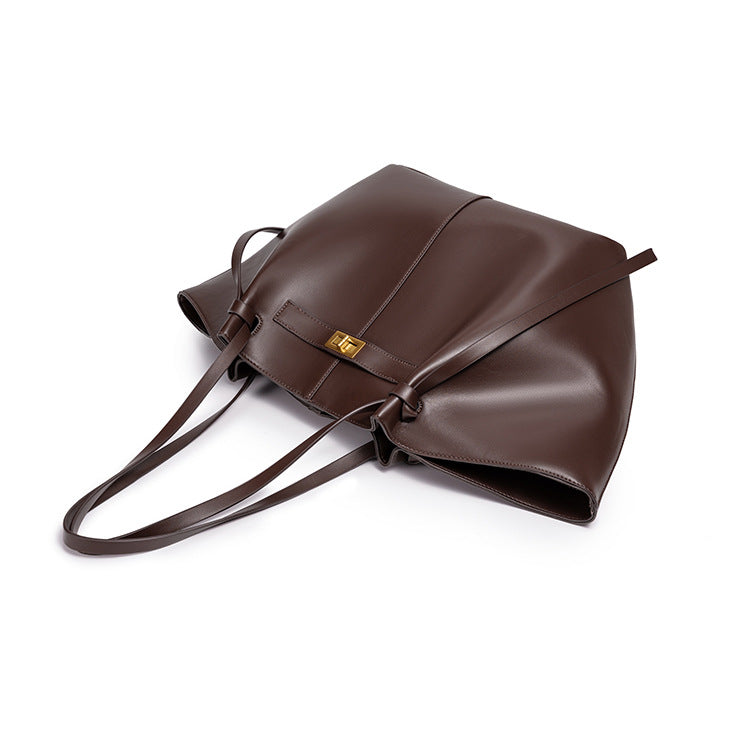 THE OVERSIZED WINGED EXECUTIVE TOTE detail image 11