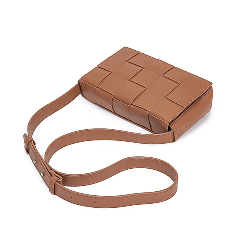 THE CASSETTE CROSSBODY detail image 17