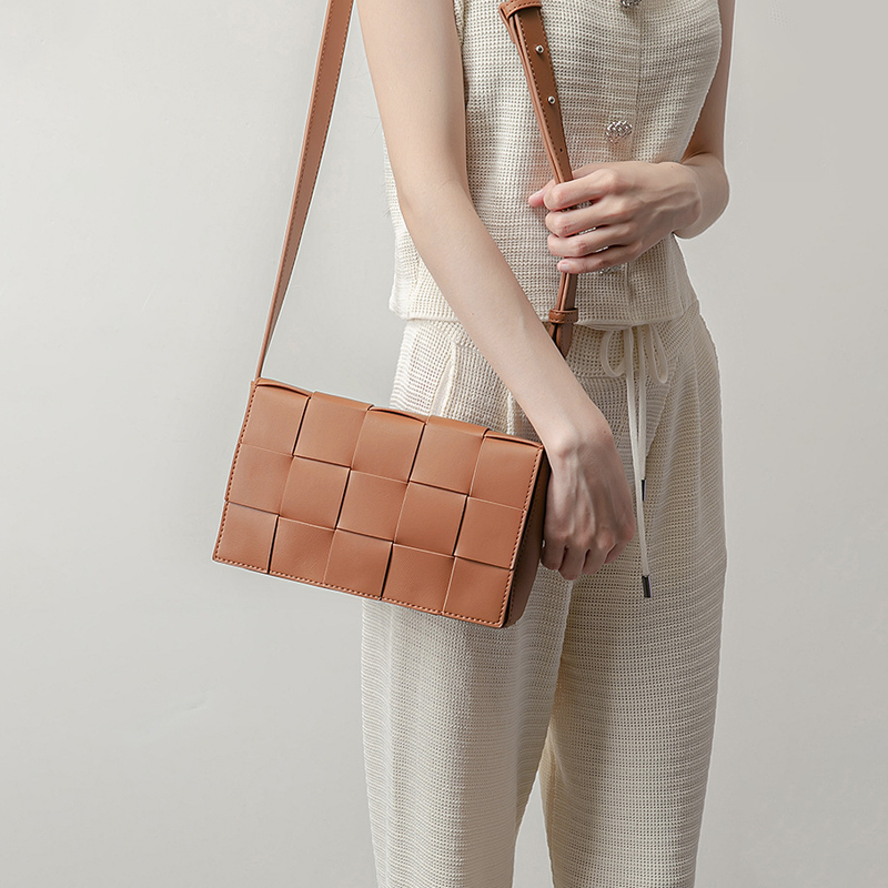 THE CASSETTE CROSSBODY detail image 7