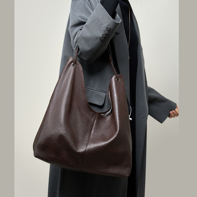 THE FLUID SLOUCH TOTE detail image 8
