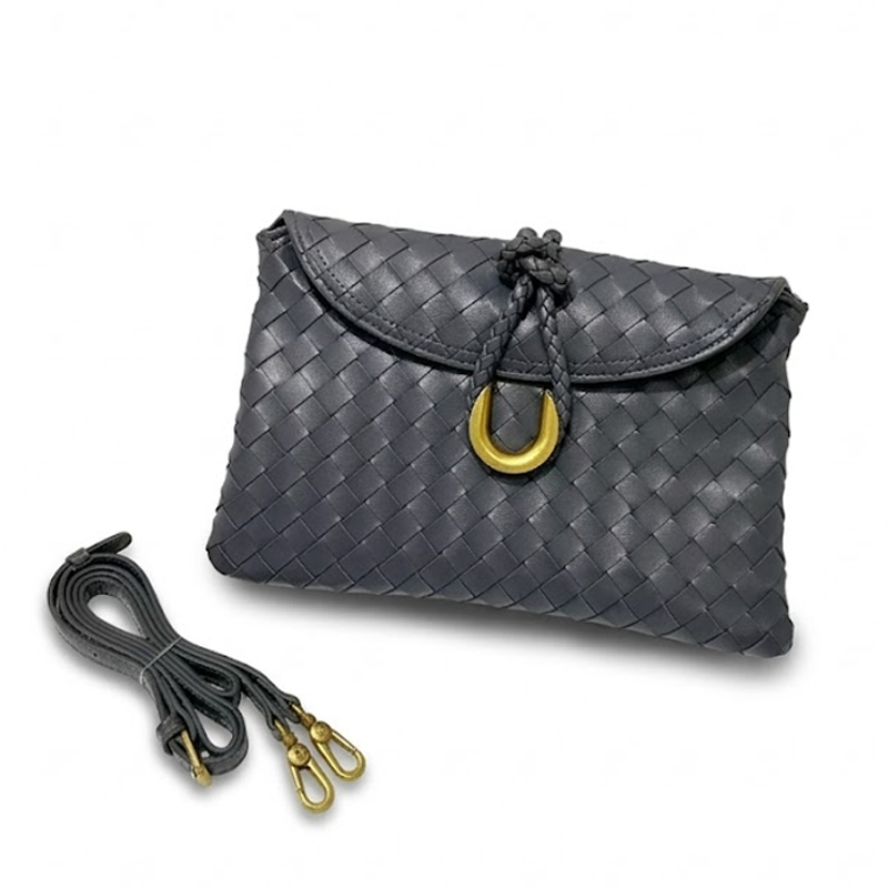 THE REFINED FLAP CLUTCH detail image 16
