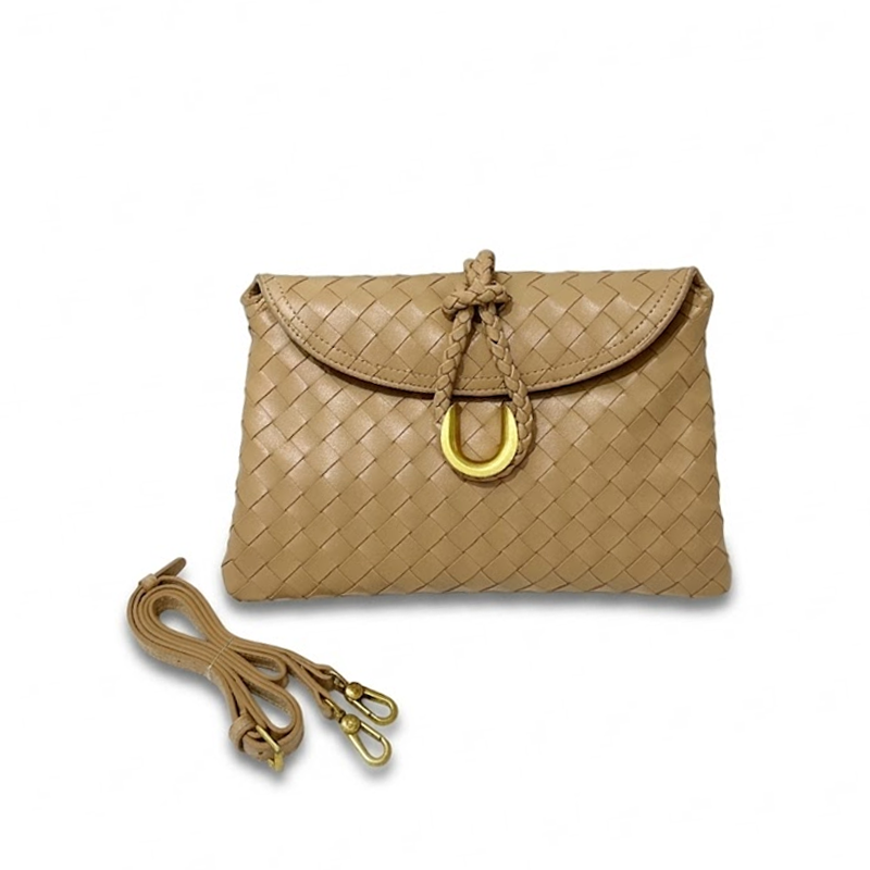 THE REFINED FLAP CLUTCH variant image