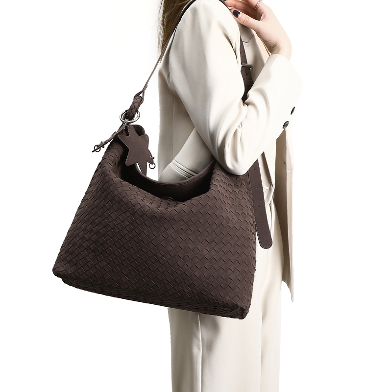 THE FLAP VOLUME TOTE detail image 6