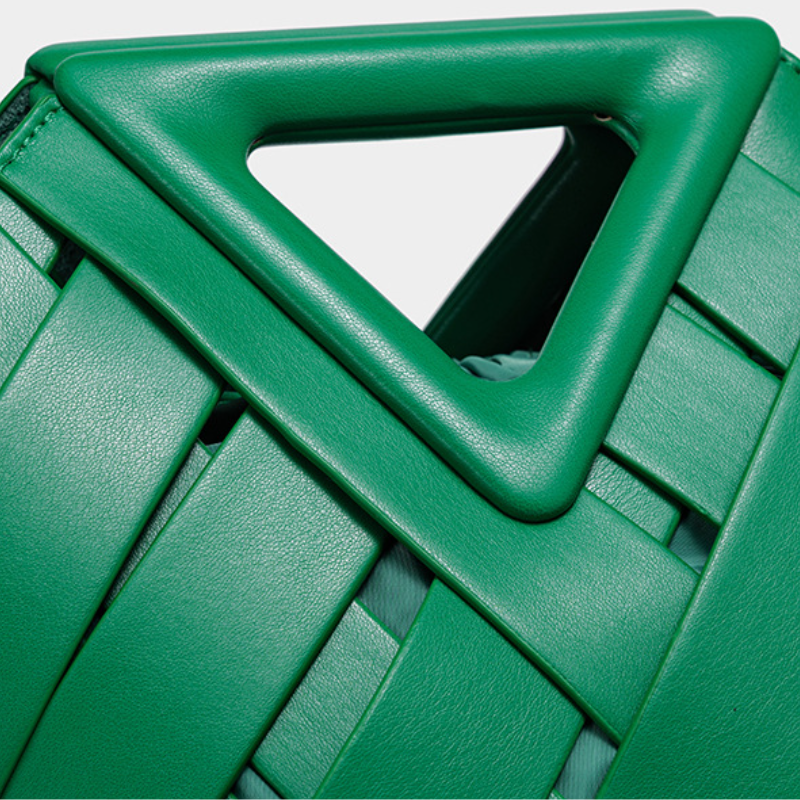 THE V-CUT CLUTCH detail image 17