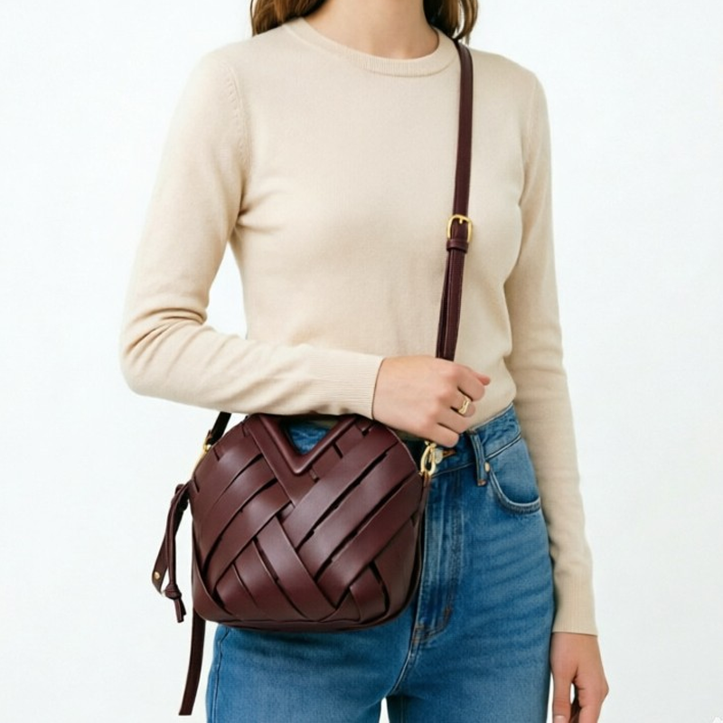 THE V-CUT CLUTCH detail image 6