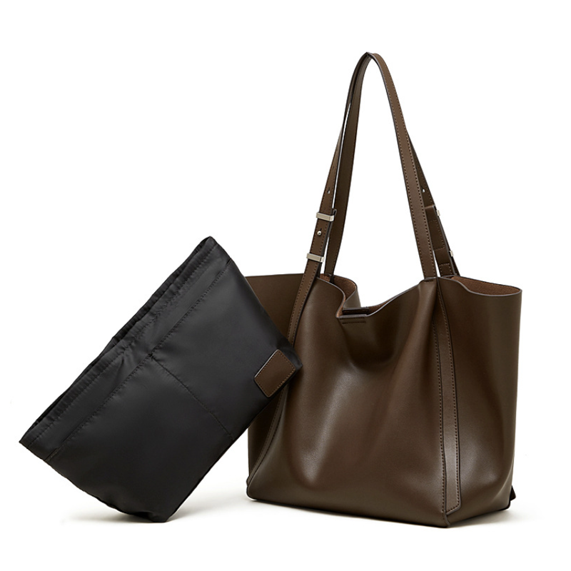 THE MINIMALIST SLOUCH TOTE detail image 15