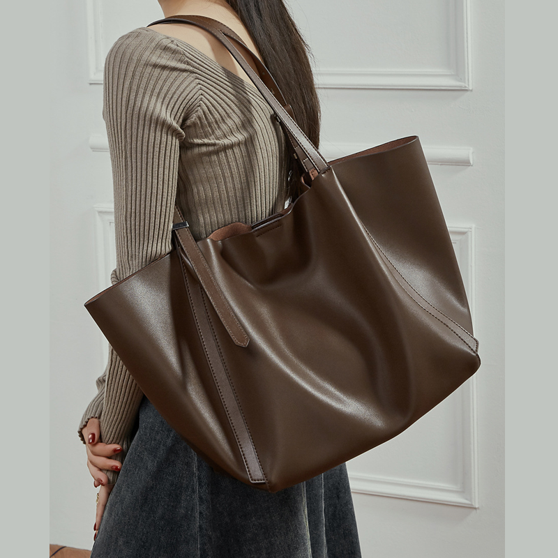 THE MINIMALIST SLOUCH TOTE detail image 9