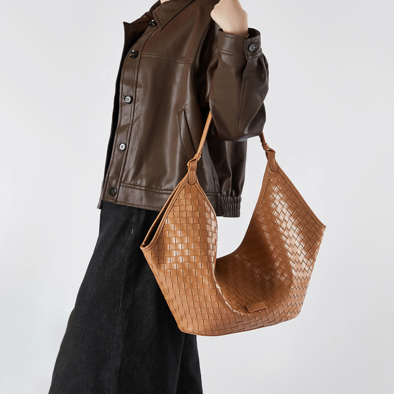 THE ARCHITECTURAL TOTE detail image 8