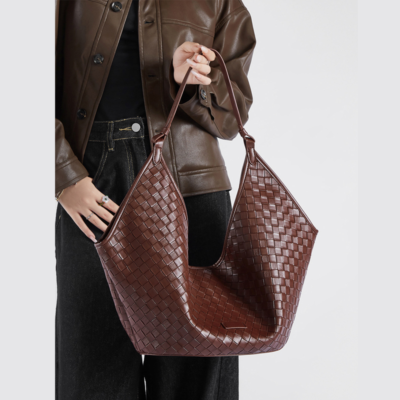 THE ARCHITECTURAL TOTE detail image 9