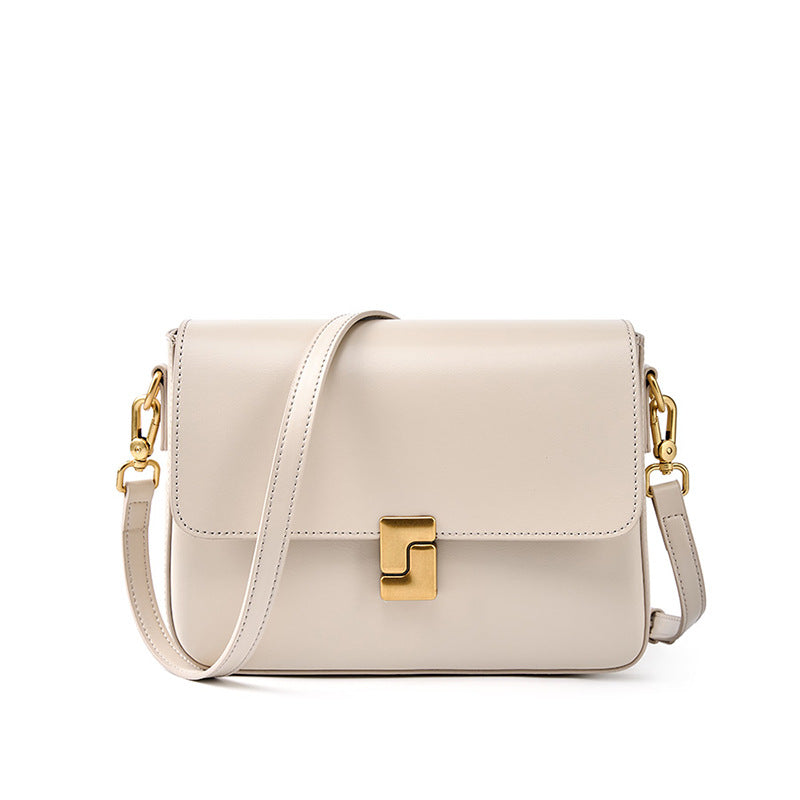 THE DUAL-STRAP VERSATILE FLAP BAG detail image 8