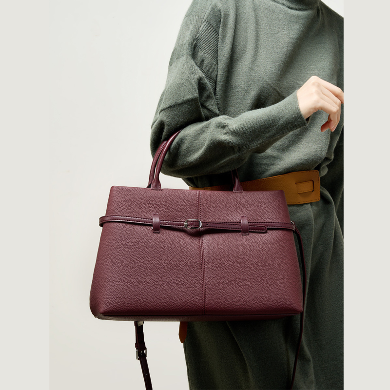 THE BELTED BUSINESS TOTE detail image 10