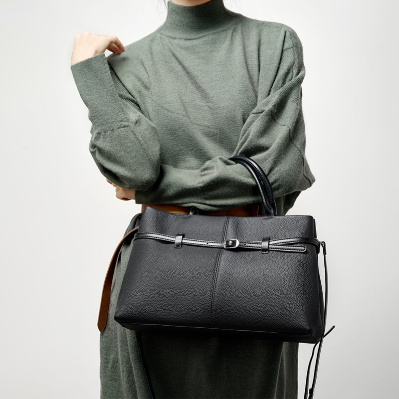 THE BELTED BUSINESS TOTE detail image 7