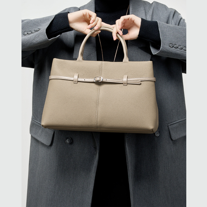 THE BELTED BUSINESS TOTE detail image 9