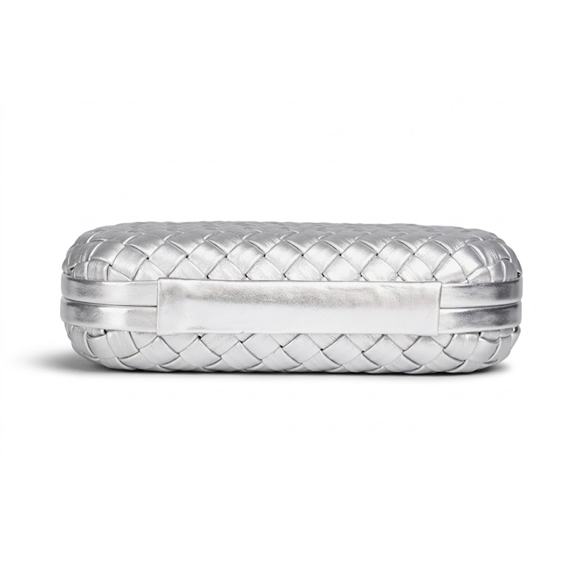 THE REFINED BARREL DUFFEL CLUTCH detail image 12