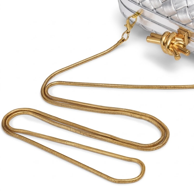 THE REFINED BARREL DUFFEL CLUTCH detail image 15