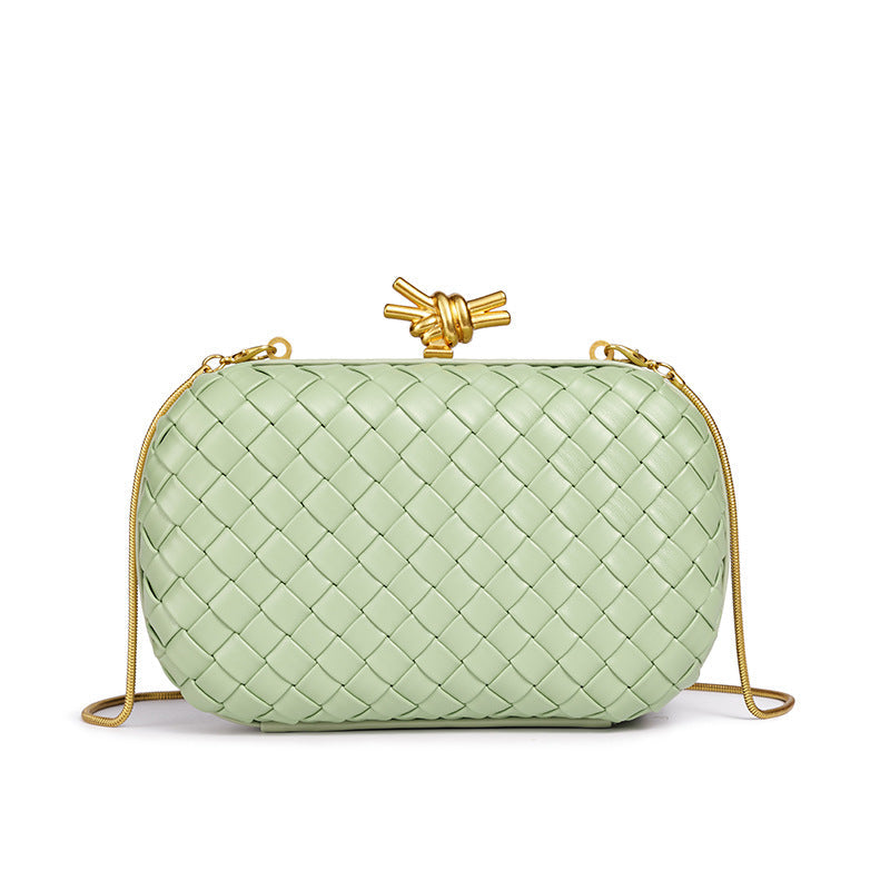 THE REFINED BARREL DUFFEL CLUTCH detail image 5