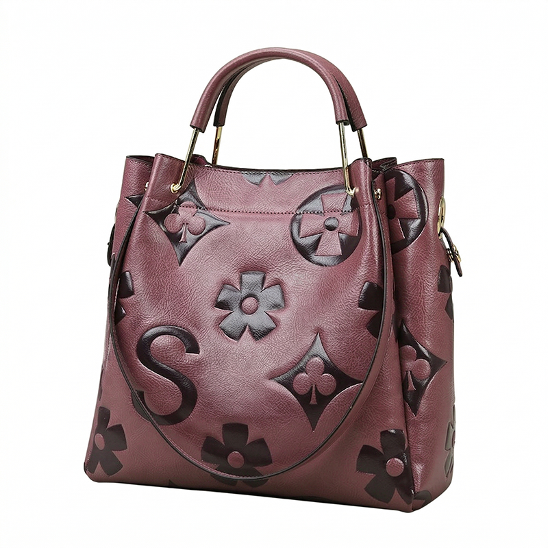 THE LUXE MONOGRAM EMBOSSED TOTE SET detail image 13