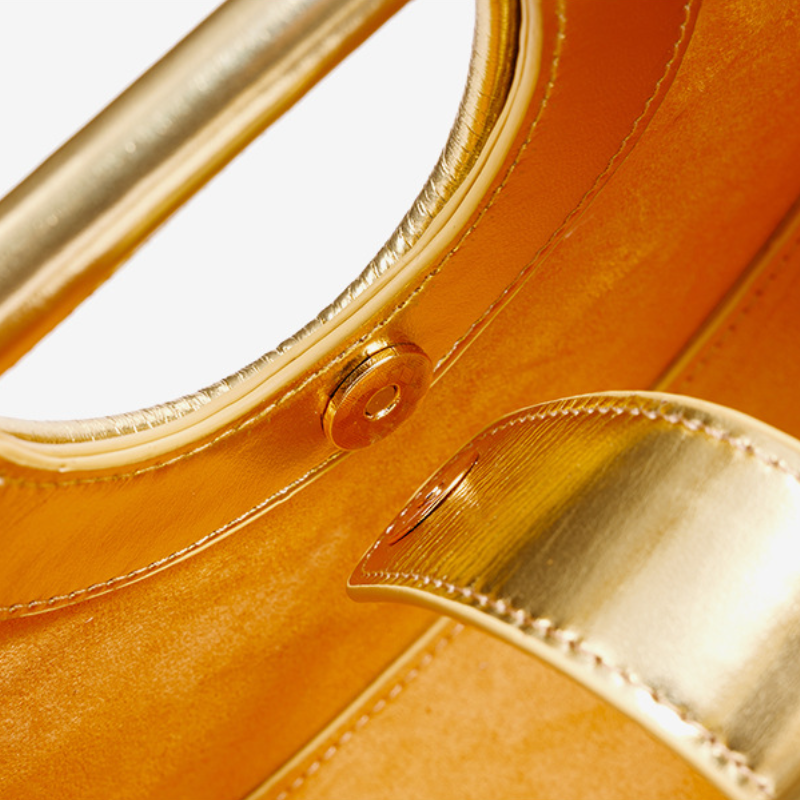 THE RADIAL PLEAT ARCHITECTURAL CLUTCH detail image 13