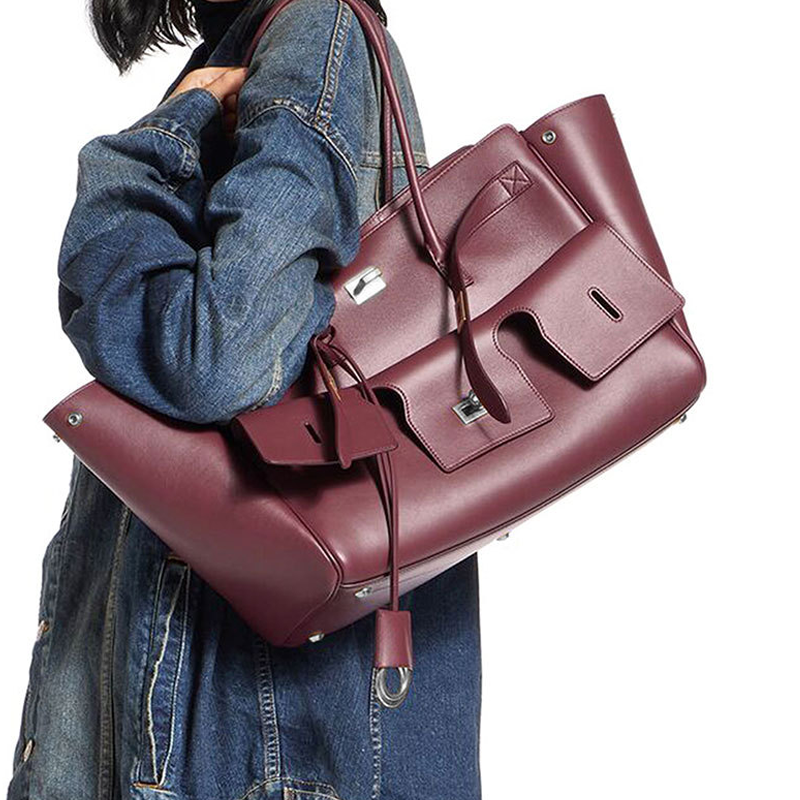 THE MULTI-POCKET DECONSTRUCTED TOTE detail image 7