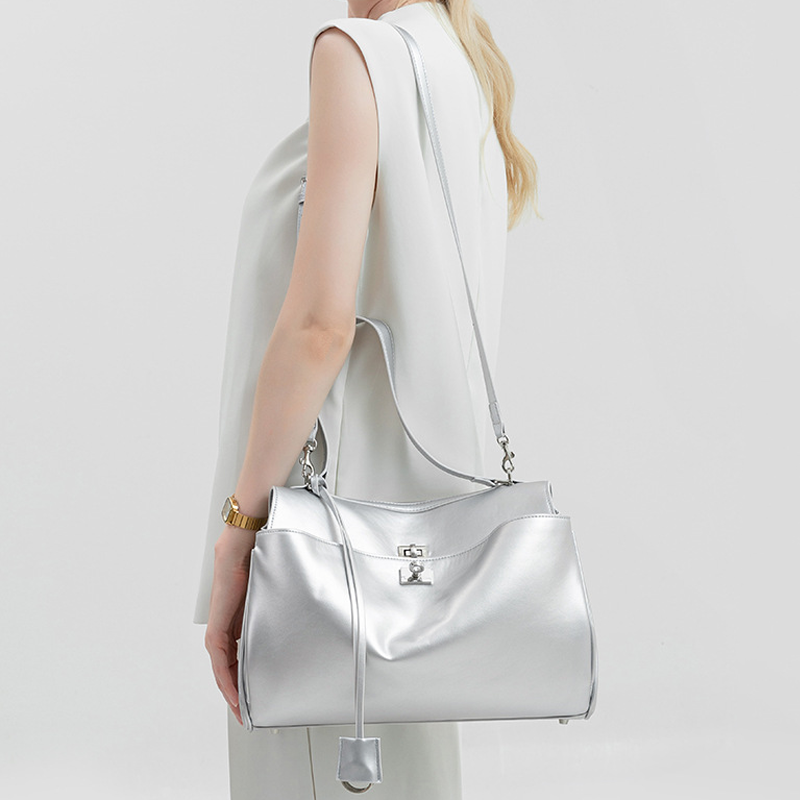 THE TRI-COMPARTMENT EXECUTIVE FLAP BAG detail image 5