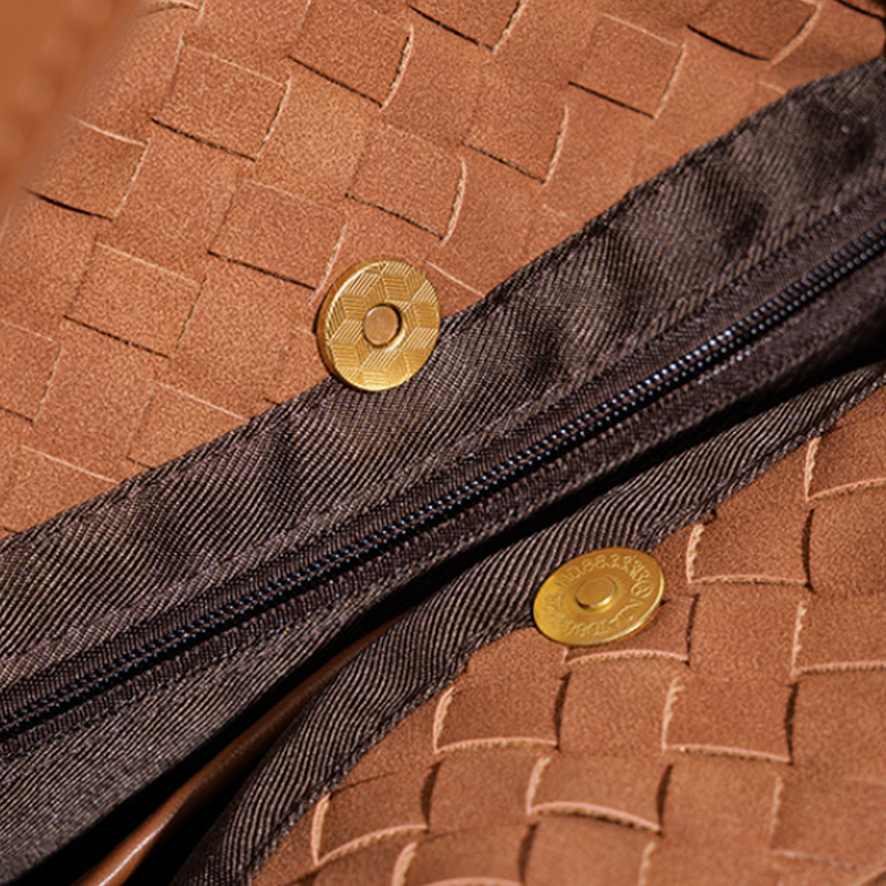 THE FAUX SUEDE BLOCK VOLUME TOTE detail image 11