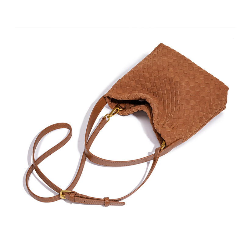 THE FAUX SUEDE BLOCK VOLUME TOTE detail image 13