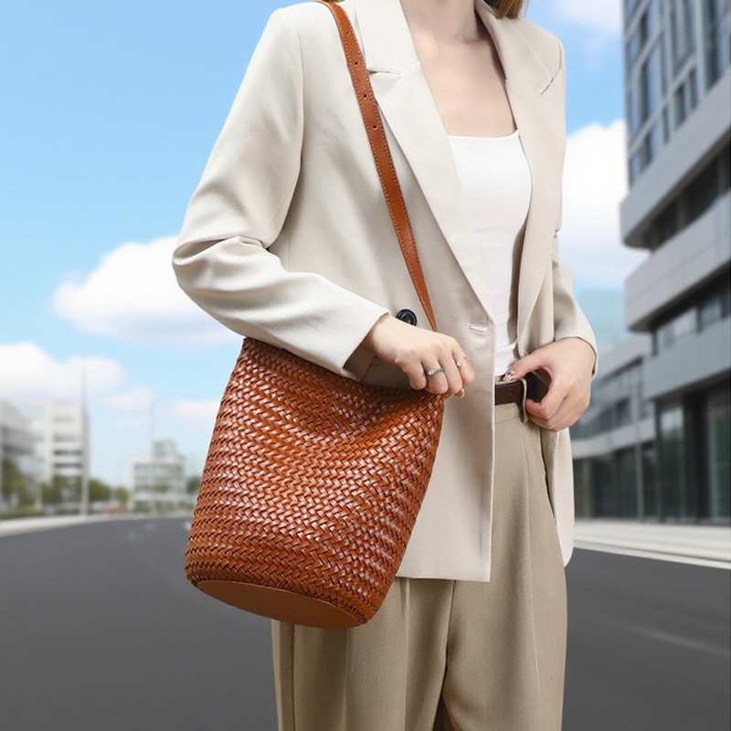THE SLOUCHY BUCKET detail image 5