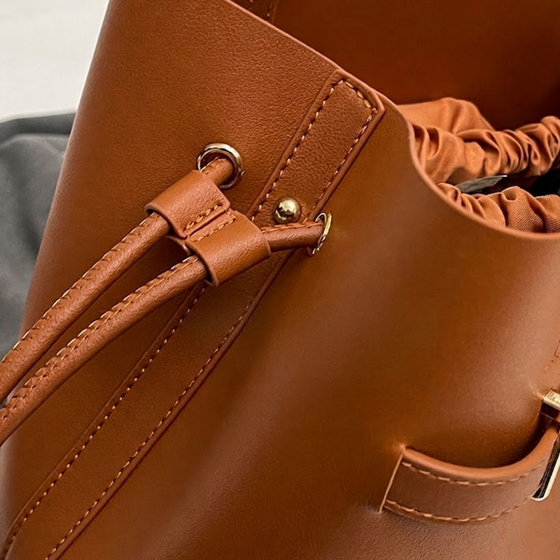 THE BELTED DRAWSTRING SHOPPER detail image 11