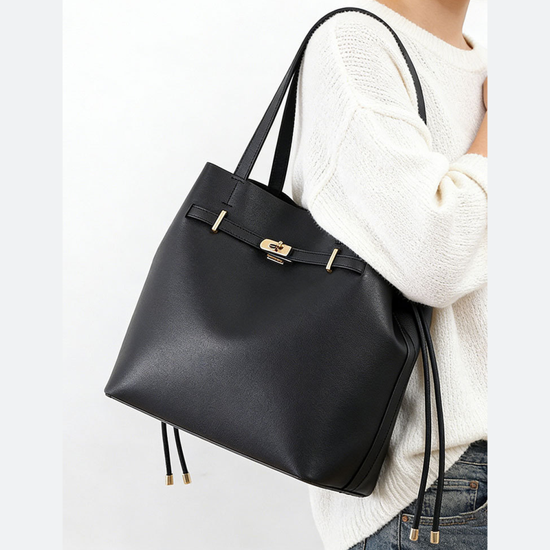 THE BELTED DRAWSTRING SHOPPER detail image 5