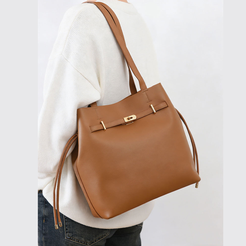 THE BELTED DRAWSTRING SHOPPER detail image 7