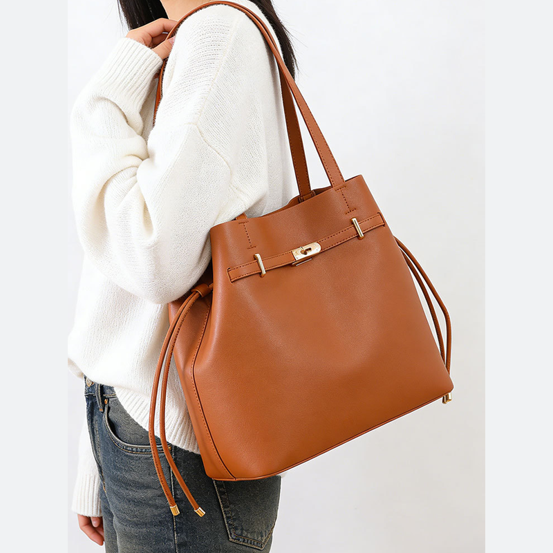 THE BELTED DRAWSTRING SHOPPER detail image 8