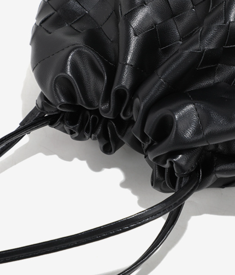 THE DRAWSTRING POUCH detail image 12
