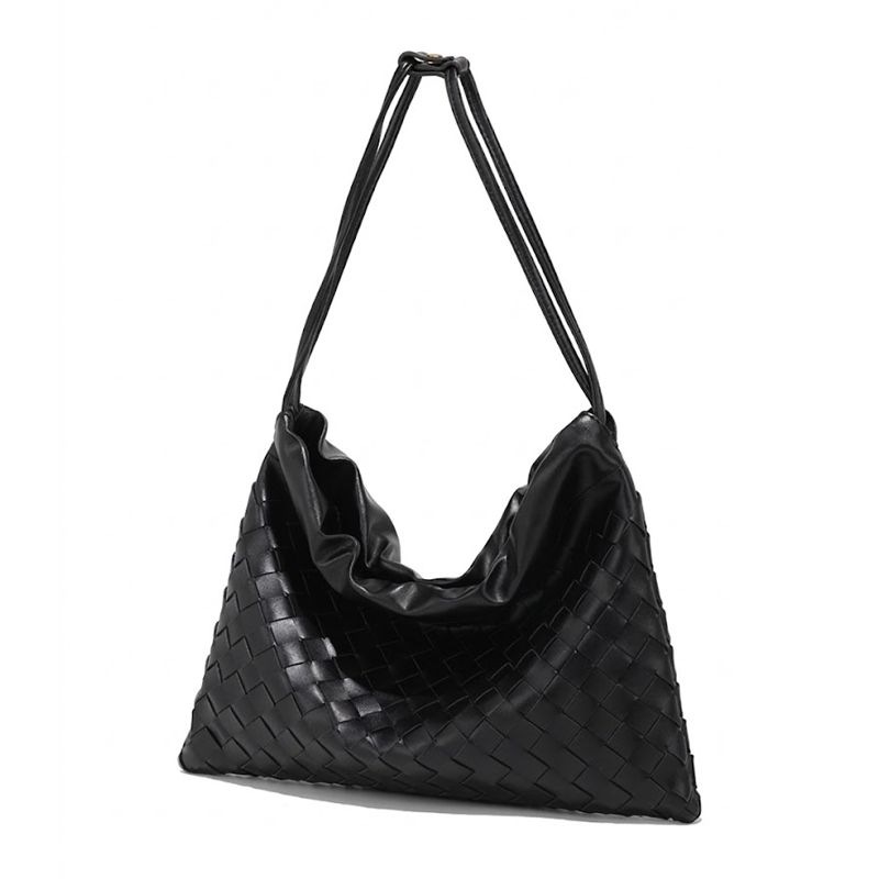 THE DRAWSTRING POUCH detail image 15
