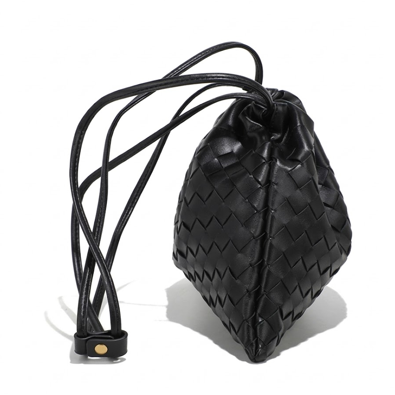 THE DRAWSTRING POUCH detail image 16