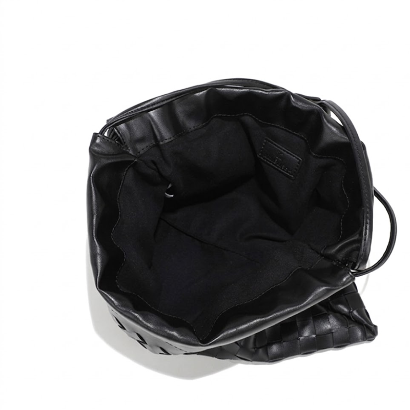 THE DRAWSTRING POUCH detail image 17