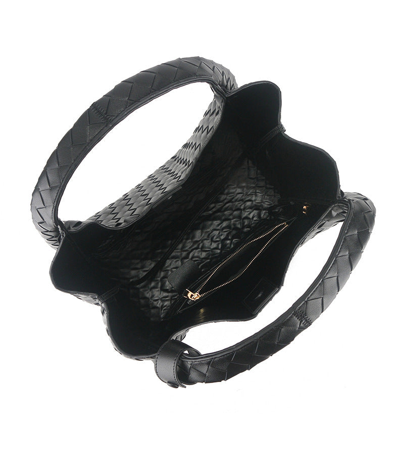 THE REFINED CRESCENT HOBO detail image 3