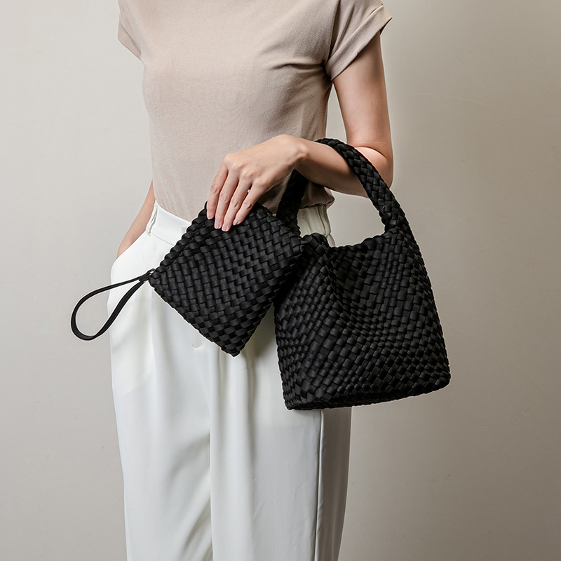 THE SATIN BLOCK VOLUME TOTE detail image 11