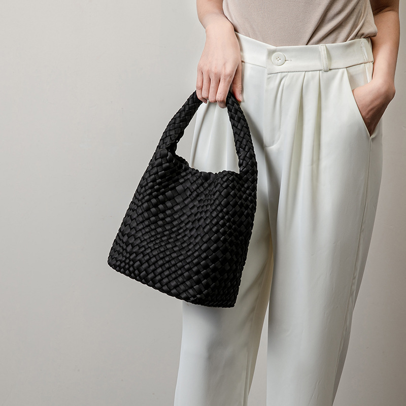 THE SATIN BLOCK VOLUME TOTE detail image 12