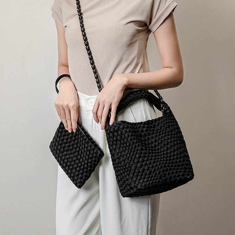 THE SATIN BLOCK VOLUME TOTE detail image 13