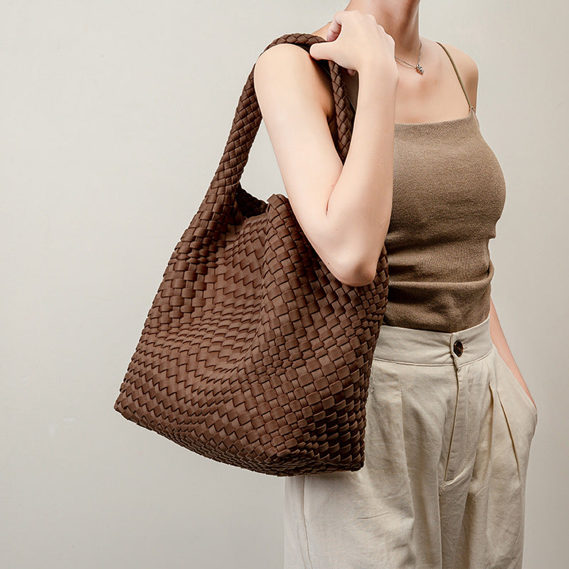 THE SATIN BLOCK VOLUME TOTE detail image 8