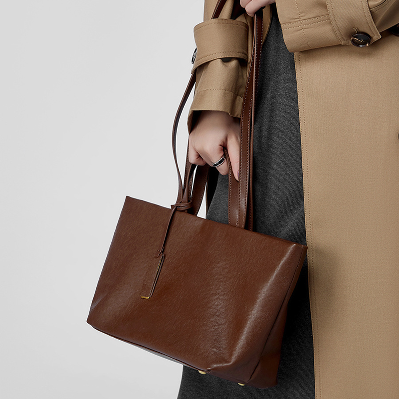 THE ARTISANAL MULTI-COMPARTMENT TOTE detail image 14