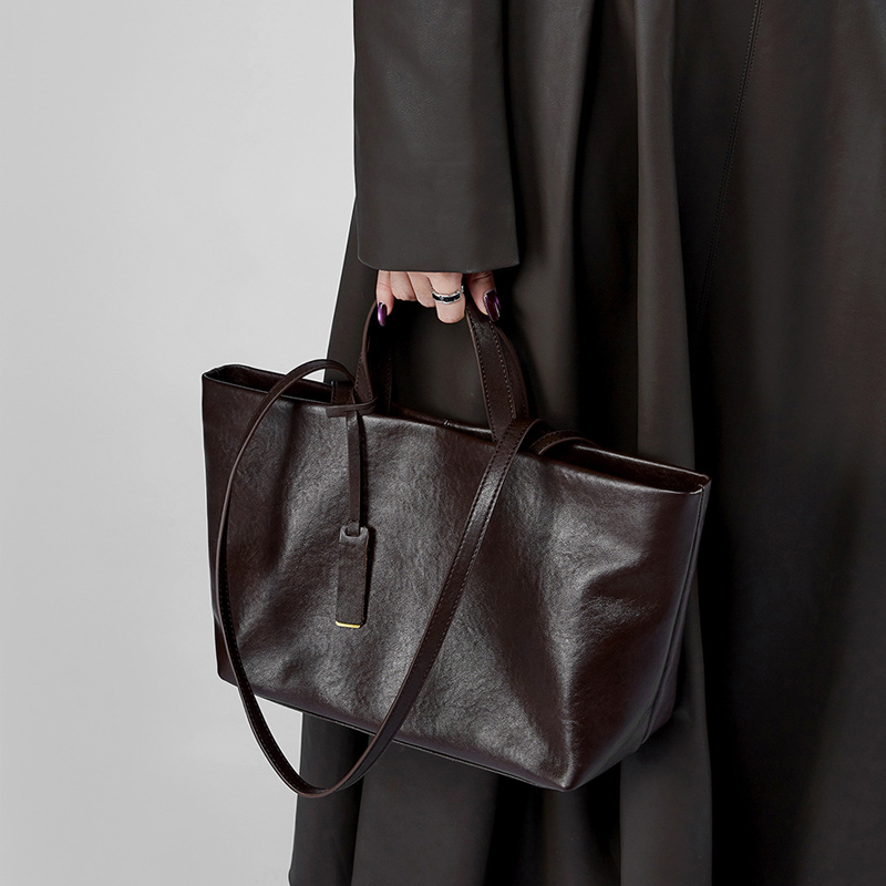 THE ARTISANAL MULTI-COMPARTMENT TOTE detail image 8