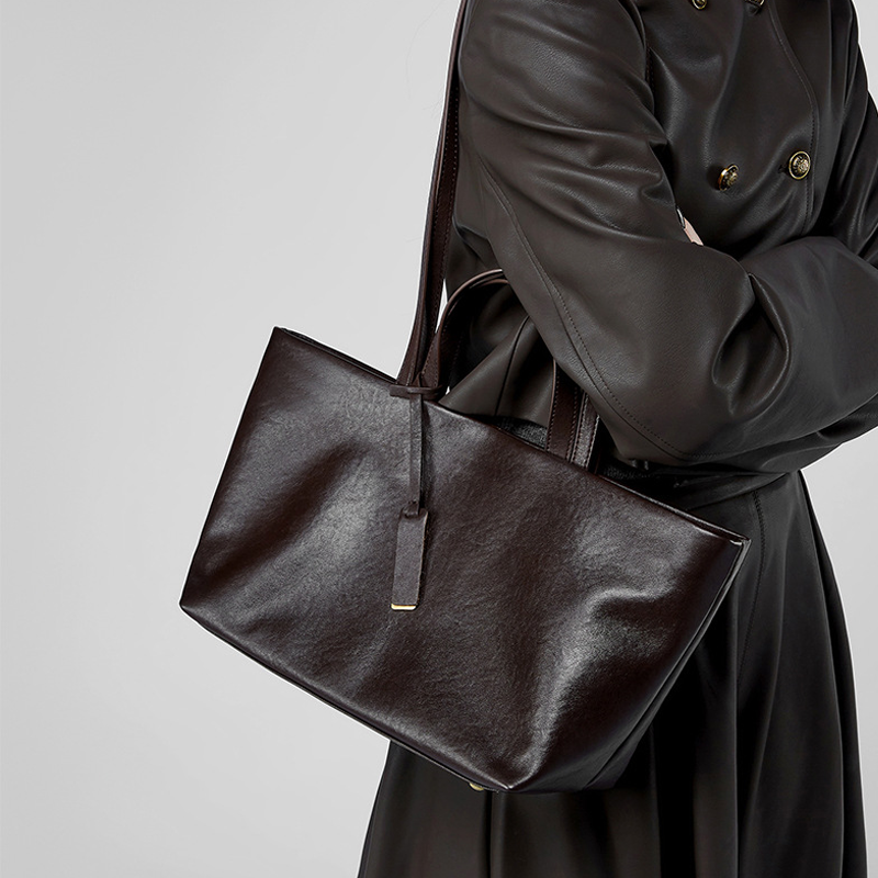 THE ARTISANAL MULTI-COMPARTMENT TOTE detail image 9